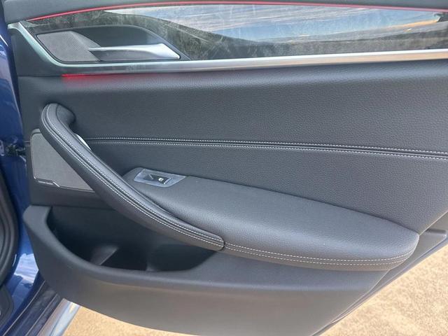 Photo of 2022 Phytonic Blue Metallic BMW 530