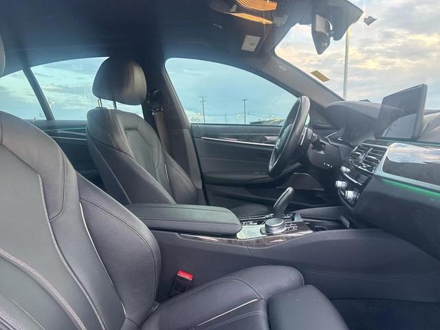 Photo of 2022 Phytonic Blue Metallic BMW 530