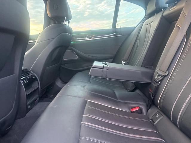 Photo of 2022 Phytonic Blue Metallic BMW 530