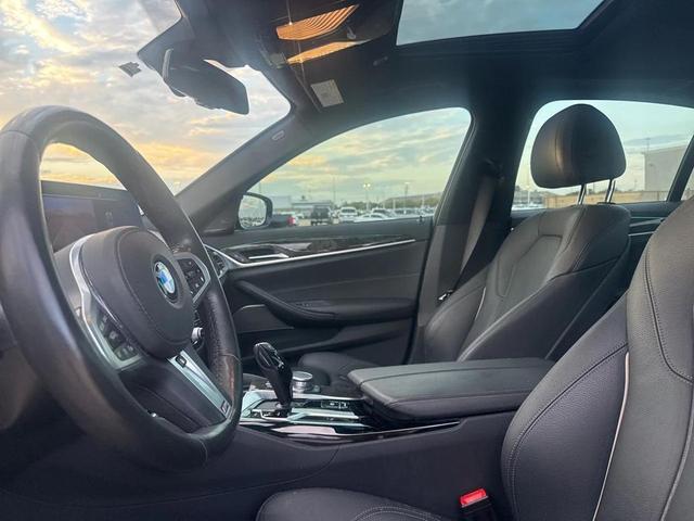 Photo of 2022 Phytonic Blue Metallic BMW 530
