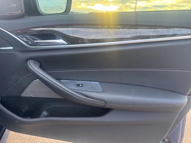 Photo of 2022 Phytonic Blue Metallic BMW 530