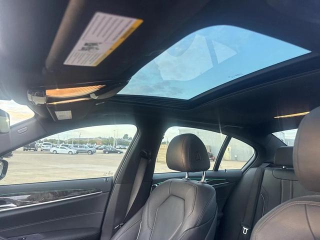 Photo of 2022 Phytonic Blue Metallic BMW 530