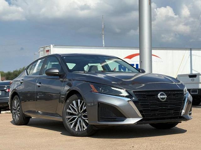 Photo of 2025 Gun Metallic Nissan Altima