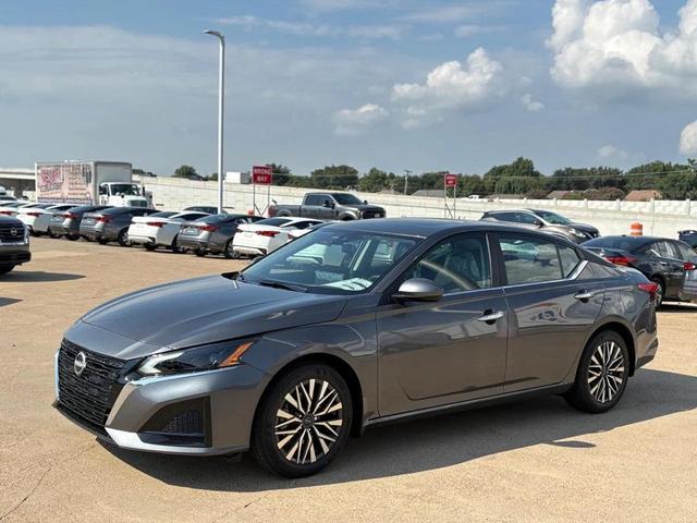 Photo of 2025 Gun Metallic Nissan Altima