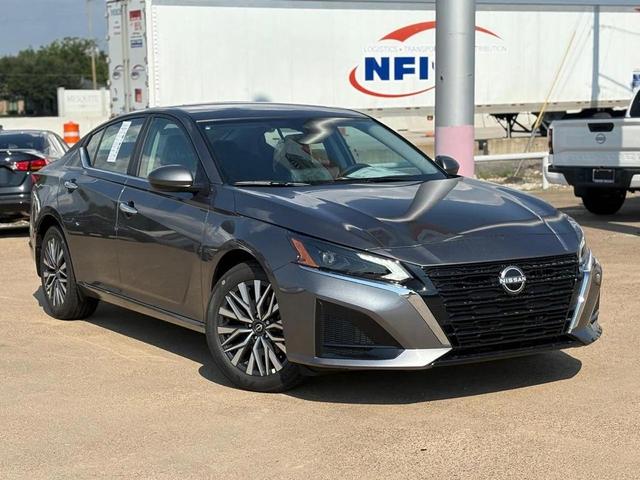 Photo of 2025 Gun Metallic Nissan Altima