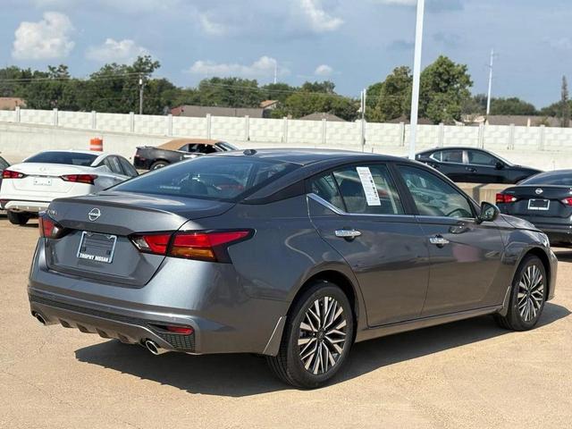 Photo of 2025 Gun Metallic Nissan Altima
