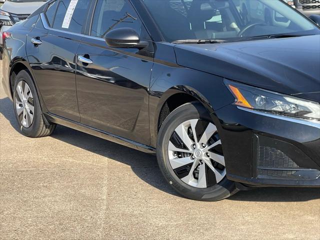 Photo of 2025 Super Black Nissan Altima