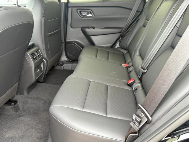 Photo of 2025 KH3 Super Blac Nissan Rogue