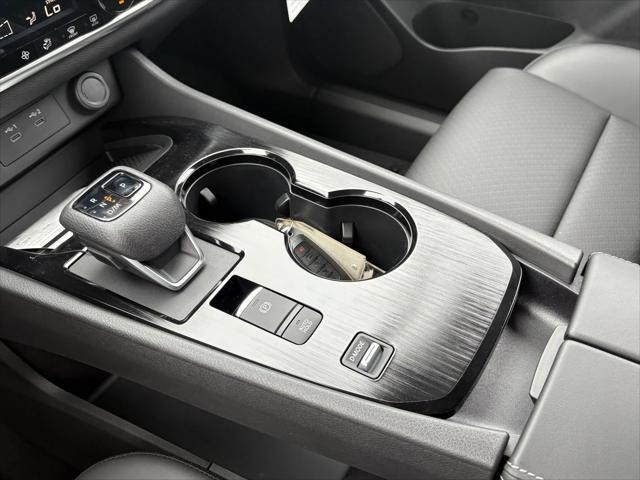 Photo of 2025 KH3 Super Blac Nissan Rogue