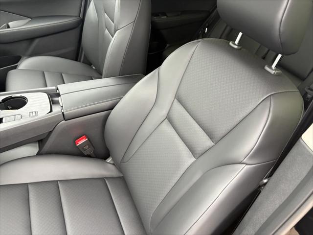 Photo of 2025 KH3 Super Blac Nissan Rogue