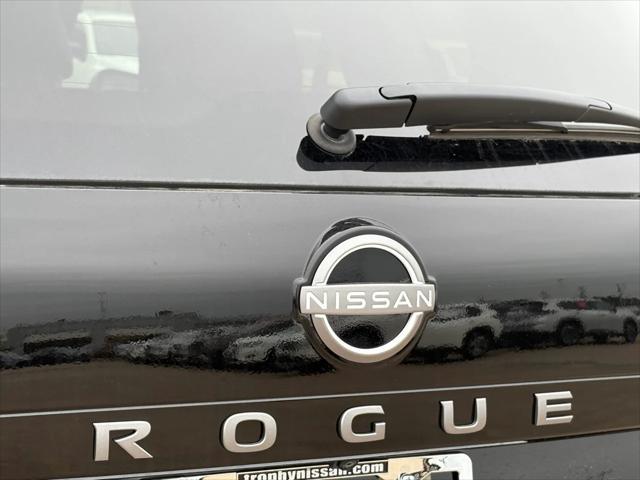Photo of 2025 KH3 Super Blac Nissan Rogue