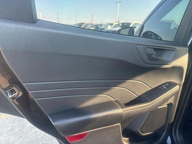 Photo of 2021 Agate Black Metallic Ford Escape