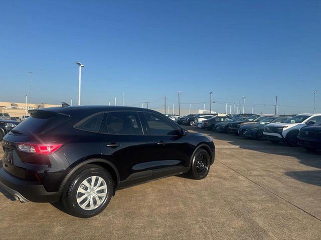 Photo of 2021 Agate Black Metallic Ford Escape