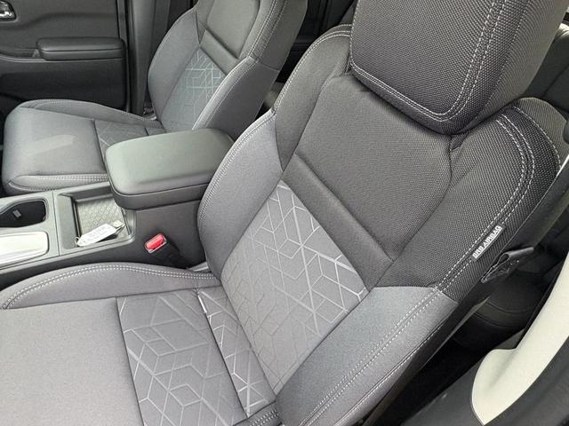 Photo of 2025 KH3 Super Blac Nissan Frontier