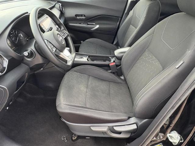 Photo of 2024 Super Black Nissan Kicks