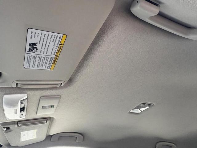 Photo of 2024 Super Black Nissan Kicks