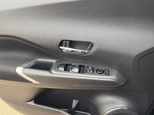 Photo of 2024 Super Black Nissan Kicks