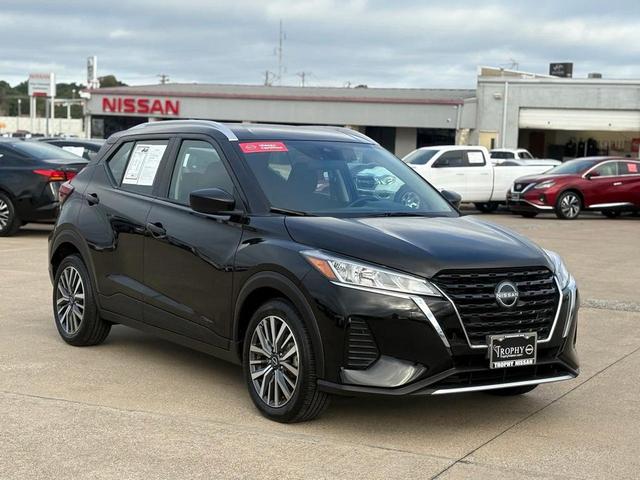 Photo of 2024 Super Black Nissan Kicks