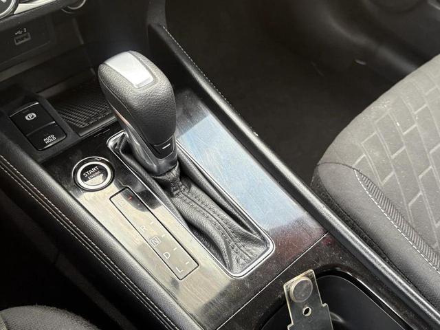 Photo of 2024 Super Black Nissan Kicks
