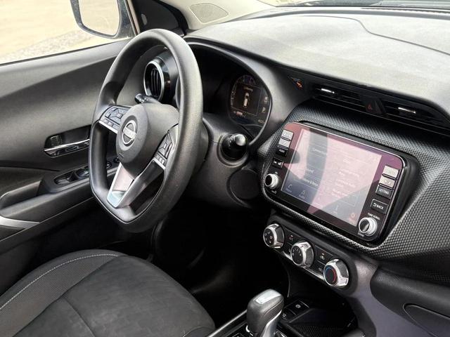Photo of 2024 Super Black Nissan Kicks