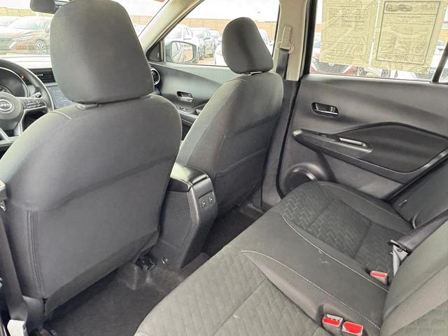 Photo of 2024 Super Black Nissan Kicks