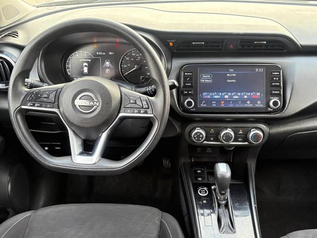 Photo of 2024 Super Black Nissan Kicks