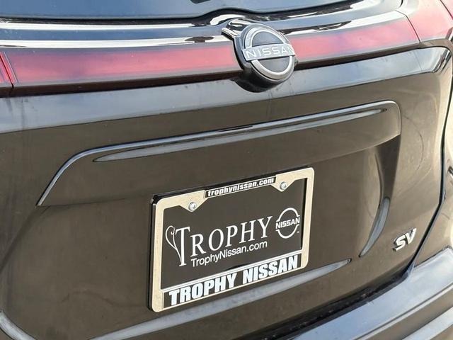 Photo of 2024 Super Black Nissan Kicks