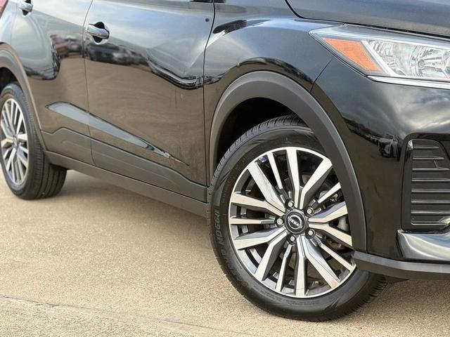 Photo of 2024 Super Black Nissan Kicks