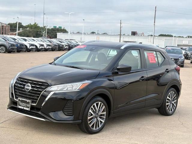 Photo of 2024 Super Black Nissan Kicks