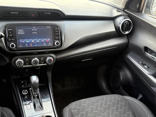 Photo of 2024 Super Black Nissan Kicks