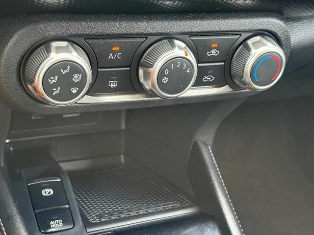 Photo of 2024 Super Black Nissan Kicks