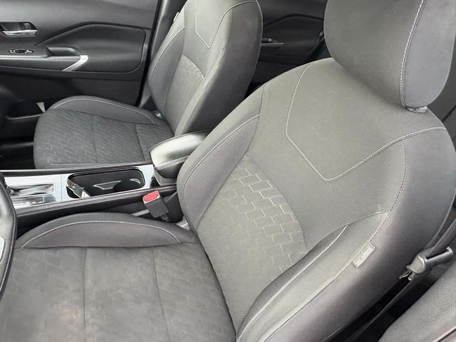 Photo of 2024 Super Black Nissan Kicks