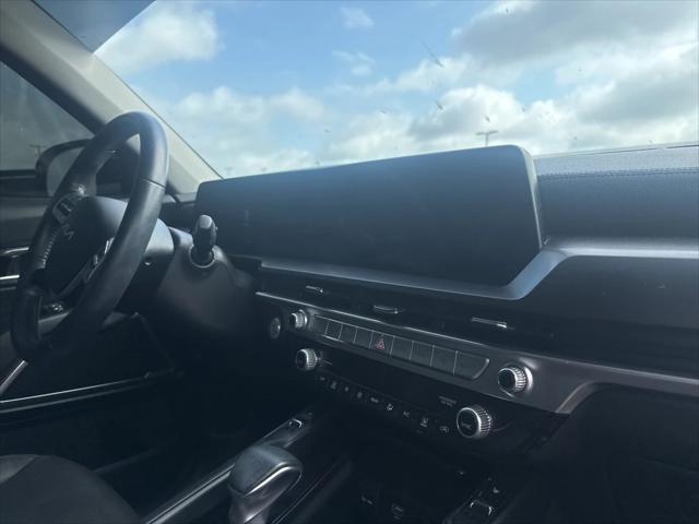 Photo of 2023 Red Metallic Kia Telluride