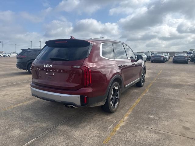 Photo of 2023 Red Metallic Kia Telluride