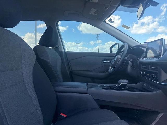Photo of 2023 Pearl White Tricoat Nissan Rogue