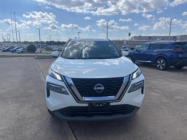Photo of 2023 Pearl White Tricoat Nissan Rogue