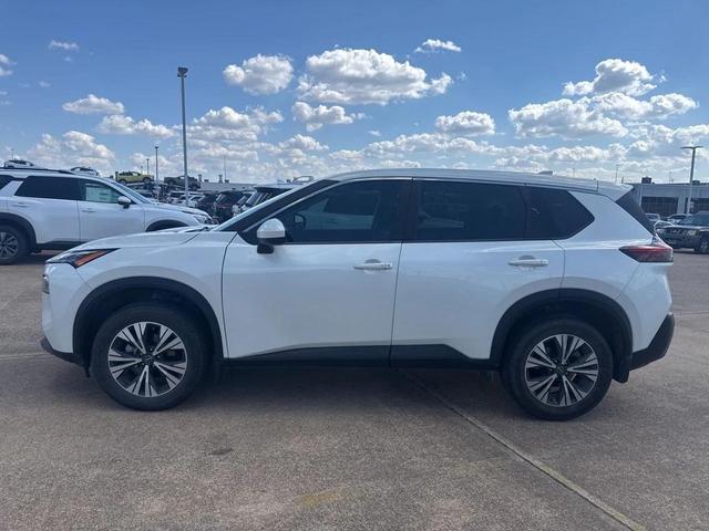 Photo of 2023 Pearl White Tricoat Nissan Rogue