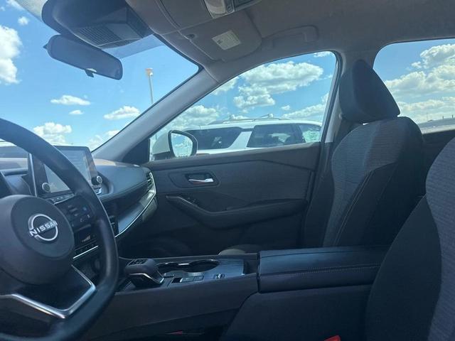 Photo of 2023 Pearl White Tricoat Nissan Rogue