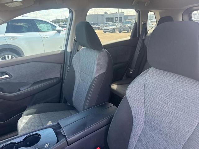 Photo of 2023 Pearl White Tricoat Nissan Rogue