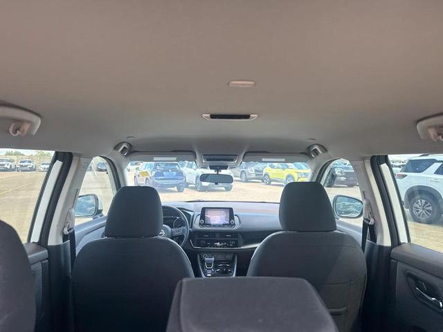 Photo of 2023 Pearl White Tricoat Nissan Rogue