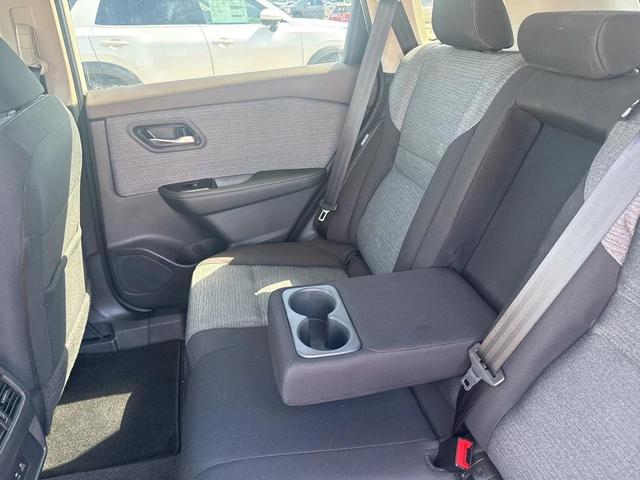 Photo of 2023 Pearl White Tricoat Nissan Rogue