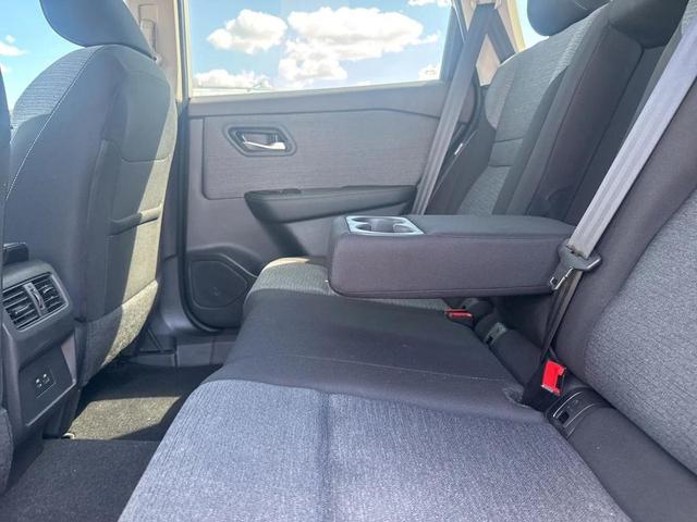Photo of 2023 Pearl White Tricoat Nissan Rogue