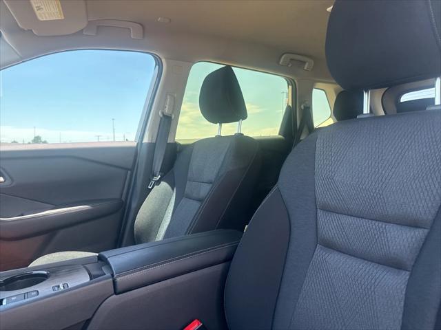 Photo of 2024 Brilliant Silver Metallic Nissan Rogue