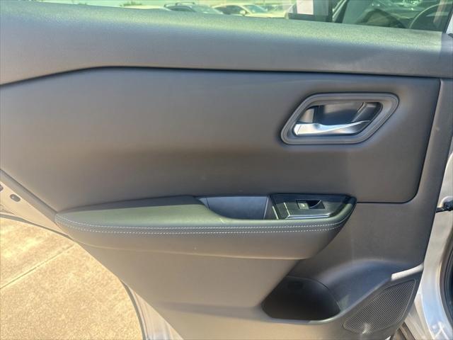 Photo of 2024 Brilliant Silver Metallic Nissan Rogue