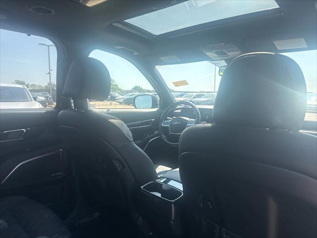 Photo of 2024 Ebony Black Kia Telluride