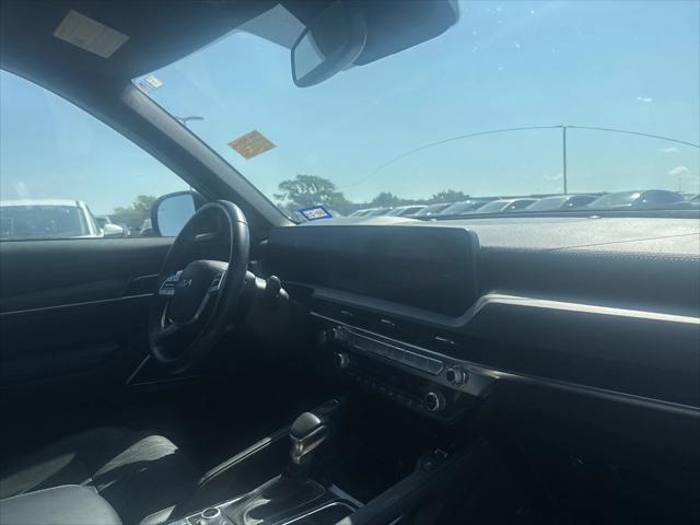 Photo of 2024 Ebony Black Kia Telluride