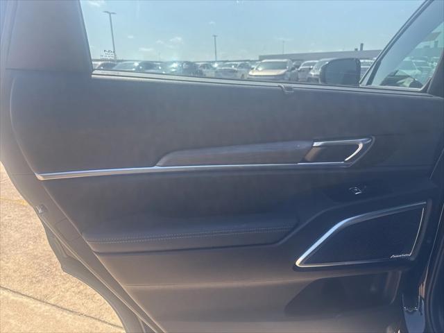 Photo of 2024 Ebony Black Kia Telluride