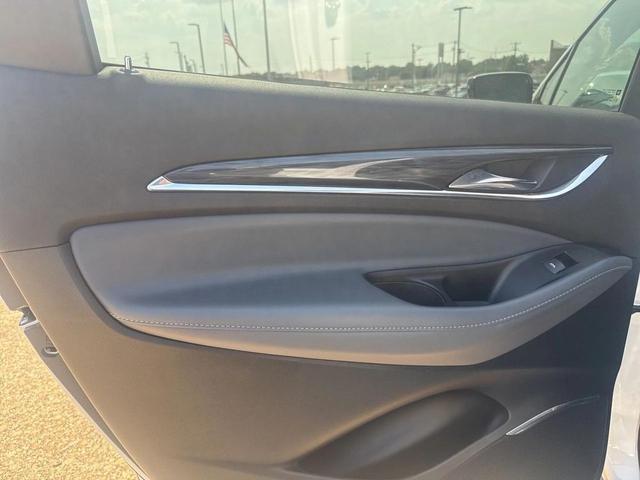 Photo of 2023 White Frost Tricoat Buick Enclave