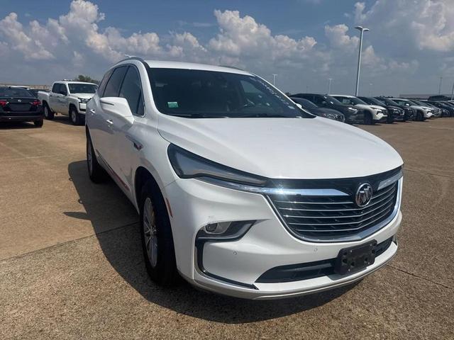 Photo of 2023 White Frost Tricoat Buick Enclave