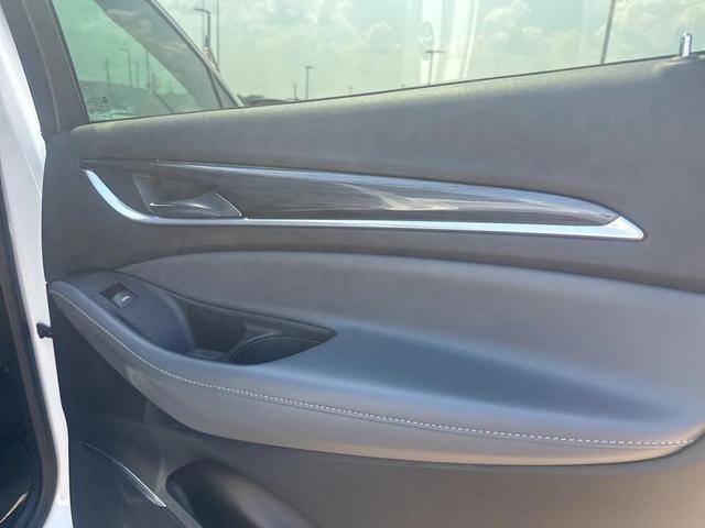 Photo of 2023 White Frost Tricoat Buick Enclave